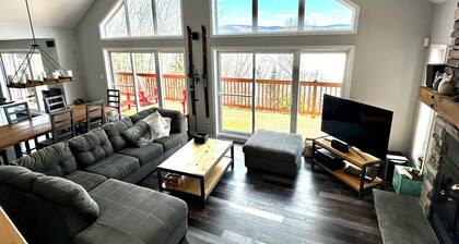 Lakefront cottage - amazing Lake Archambault
