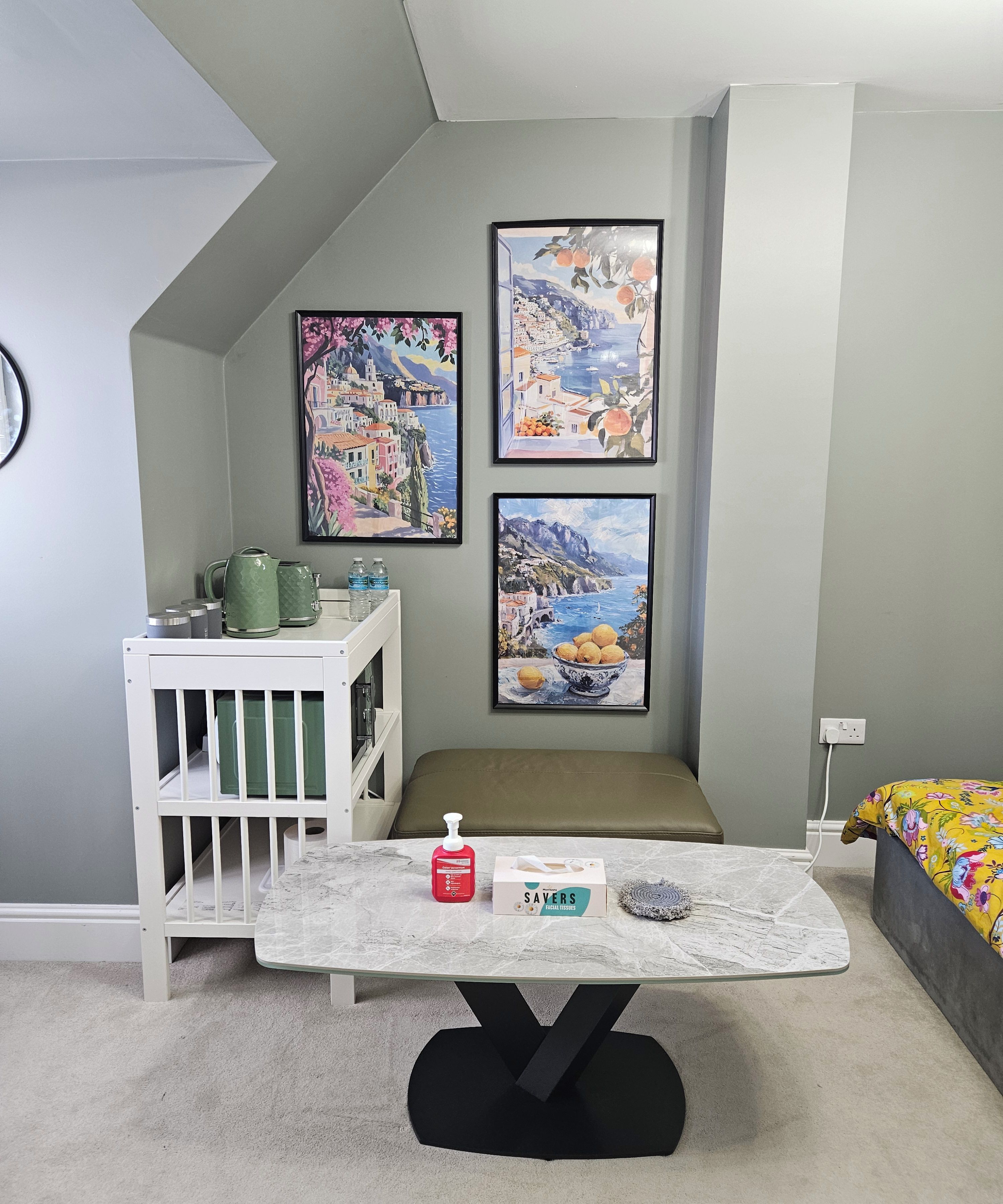 Large Private Ensuite Room + Parking, Near Gatwick - Redhill