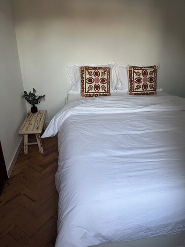 A cozy and comfortable house with a large garden in a beautiful setting!