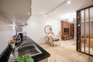 Dining - Modern apartment at Hivernage marrakech Near Train Station (marrakech)