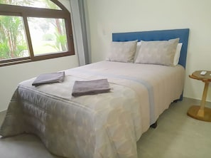 Room - Charming 2-bedroom house in tranquil Tronadora with cool AC (Tronadora)