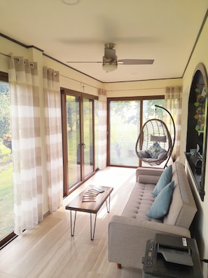Living area - Charming 2-bedroom house in tranquil Tronadora with cool AC (Tronadora)
