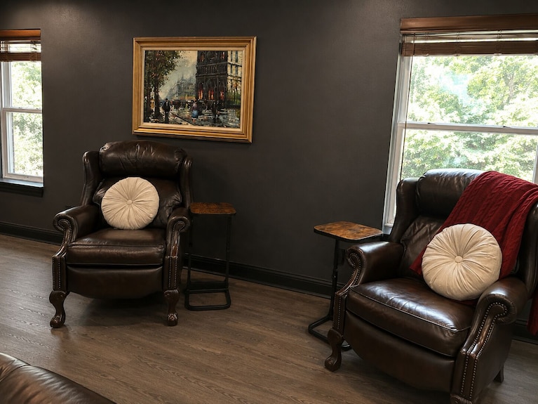 The Gatehouse On Church St: 3br Home W/ Premium Patio & Firepit - Lawrence, KS