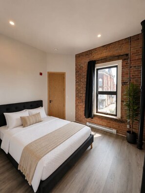Room - Boutique Suite in Historic Downtown Renfrew (Renfrew)