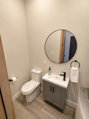 Bathroom - Boutique Suite in Historic Downtown Renfrew (Renfrew)