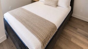 Desk, iron/ironing board, WiFi, bed sheets - The Heritage Loft | Boutique Suite in Historic Downtown Renfrew (Renfrew)