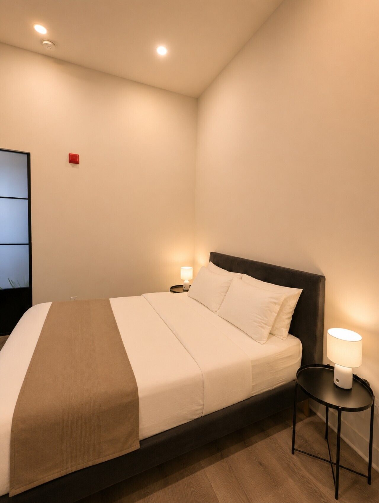 Escrivaninha, ferros/tábuas de passar roupa, Wi-Fi, roupa de cama