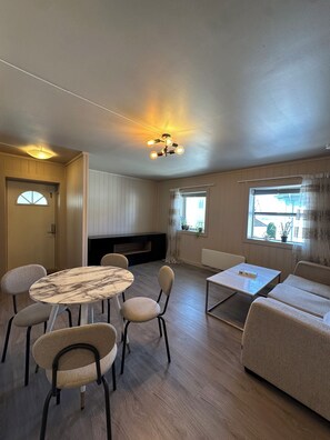 Living area - Vrbo Property (Bergen)