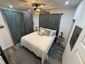 Room - Romantic retreat/best fishing in central Fl. Close to springs and the villages (Lake Panasoffkee)