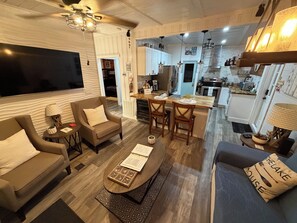Living area - Romantic retreat/best fishing in central Fl. Close to springs and the villages (Lake Panasoffkee)