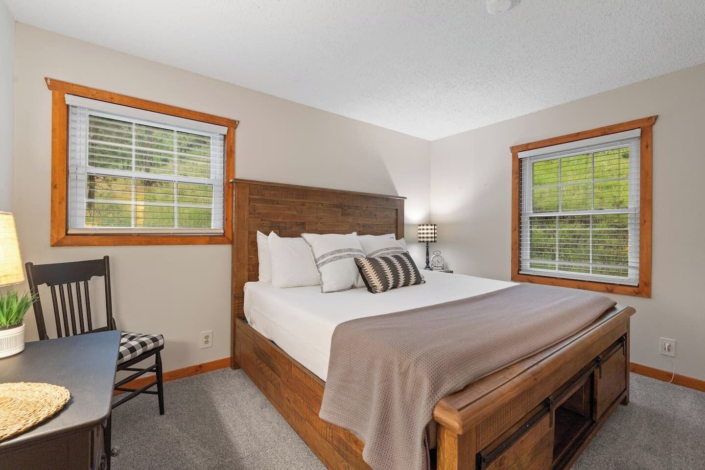 4 chambres, bureau, Wi-Fi, draps fournis