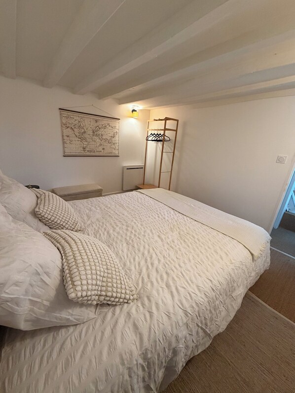 Room - Vrbo Property (Saumur)