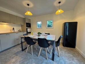 Dining - Vrbo Property (Saumur)