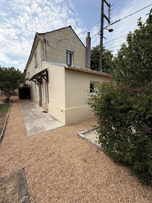 Exterior - Vrbo Property (Saumur)