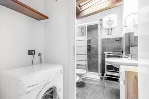 Bathroom - Vrbo Property (Milano)