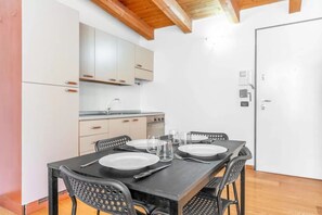 Dining - Vrbo Property (Milano)