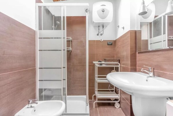 Bathroom - Vrbo Property (Milano)