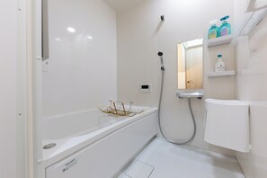 Luxury-Haus, Balkon, Stadtblick | Badezimmer | Hausschuhe