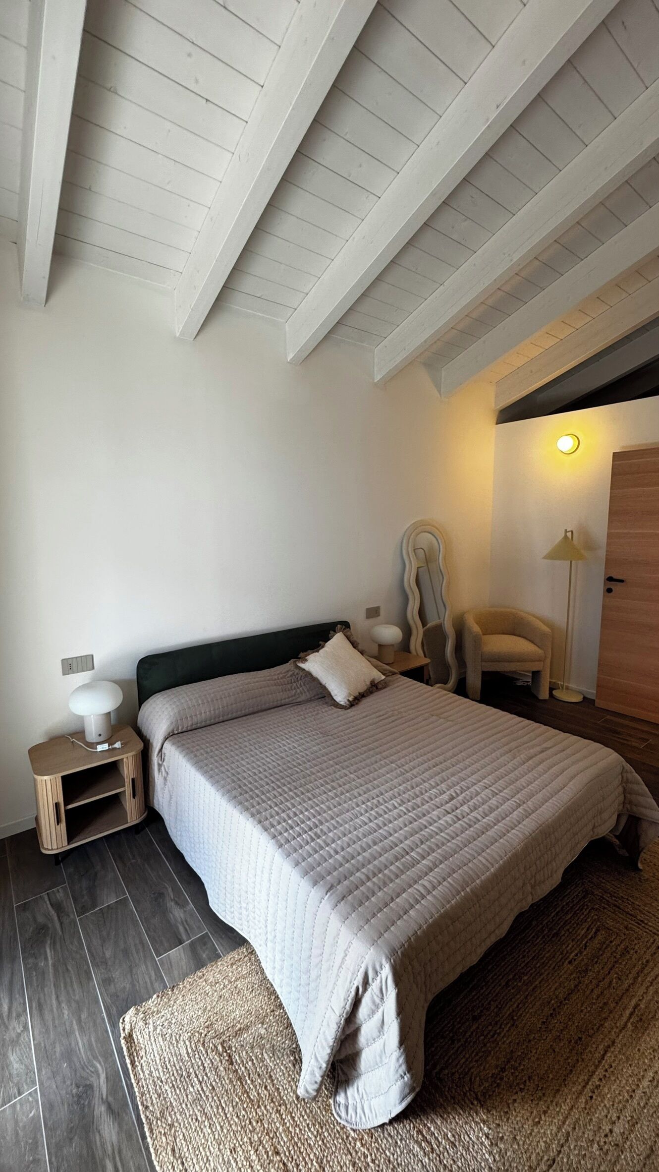 3 habitaciones, tabla de planchar con plancha, wifi y ropa de cama 