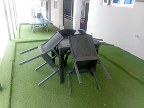 Outdoor dining - Devon's Villa and Apartments Apo (Abuja)