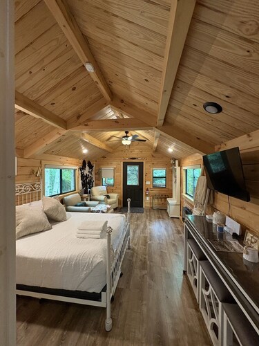 Blue Ridge Cabin Near Parkway | Private, Peaceful & Pet Friendly