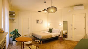 Luxury Quadruple Room | Desk, laptop workspace, free WiFi