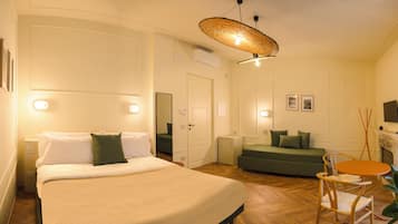 Luxury Quadruple Room | Desk, laptop workspace, free WiFi