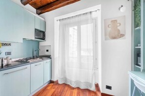 Private kitchen - Vrbo Property (Milano)