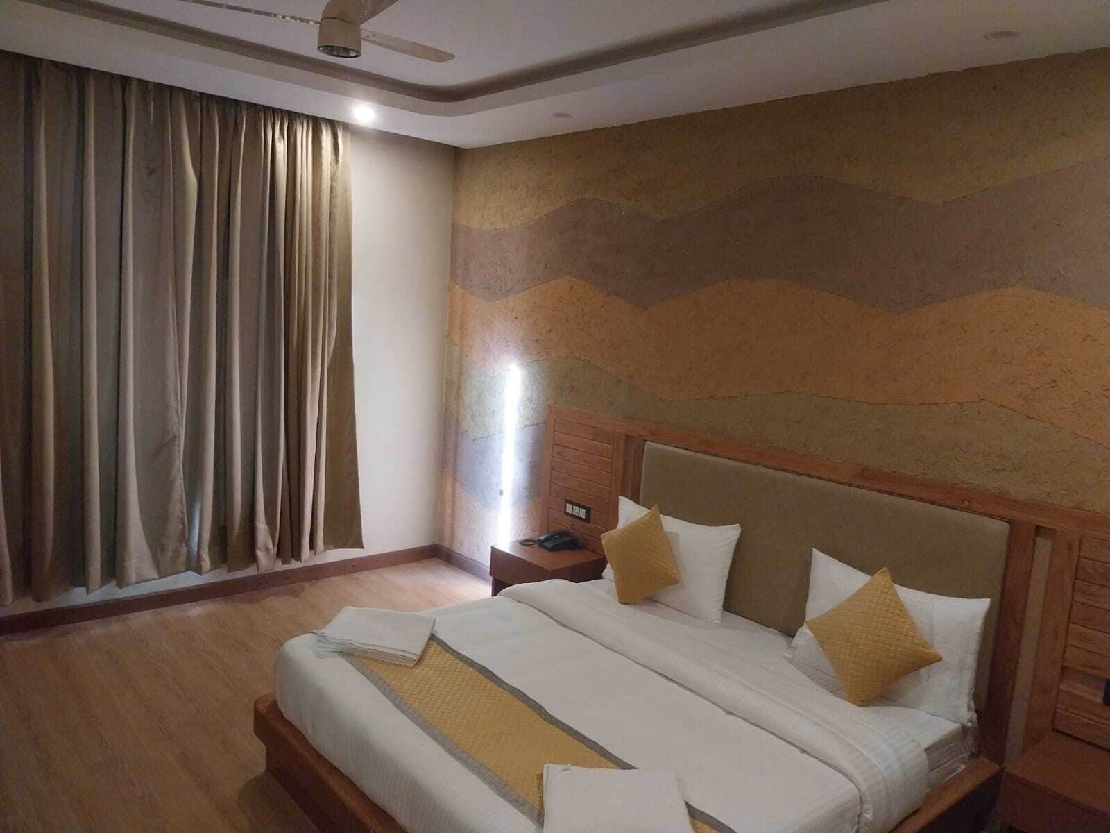Premium Room | Desk, laptop workspace, free WiFi