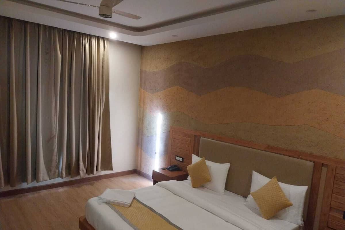 Premium Room | Desk, laptop workspace, WiFi (free)