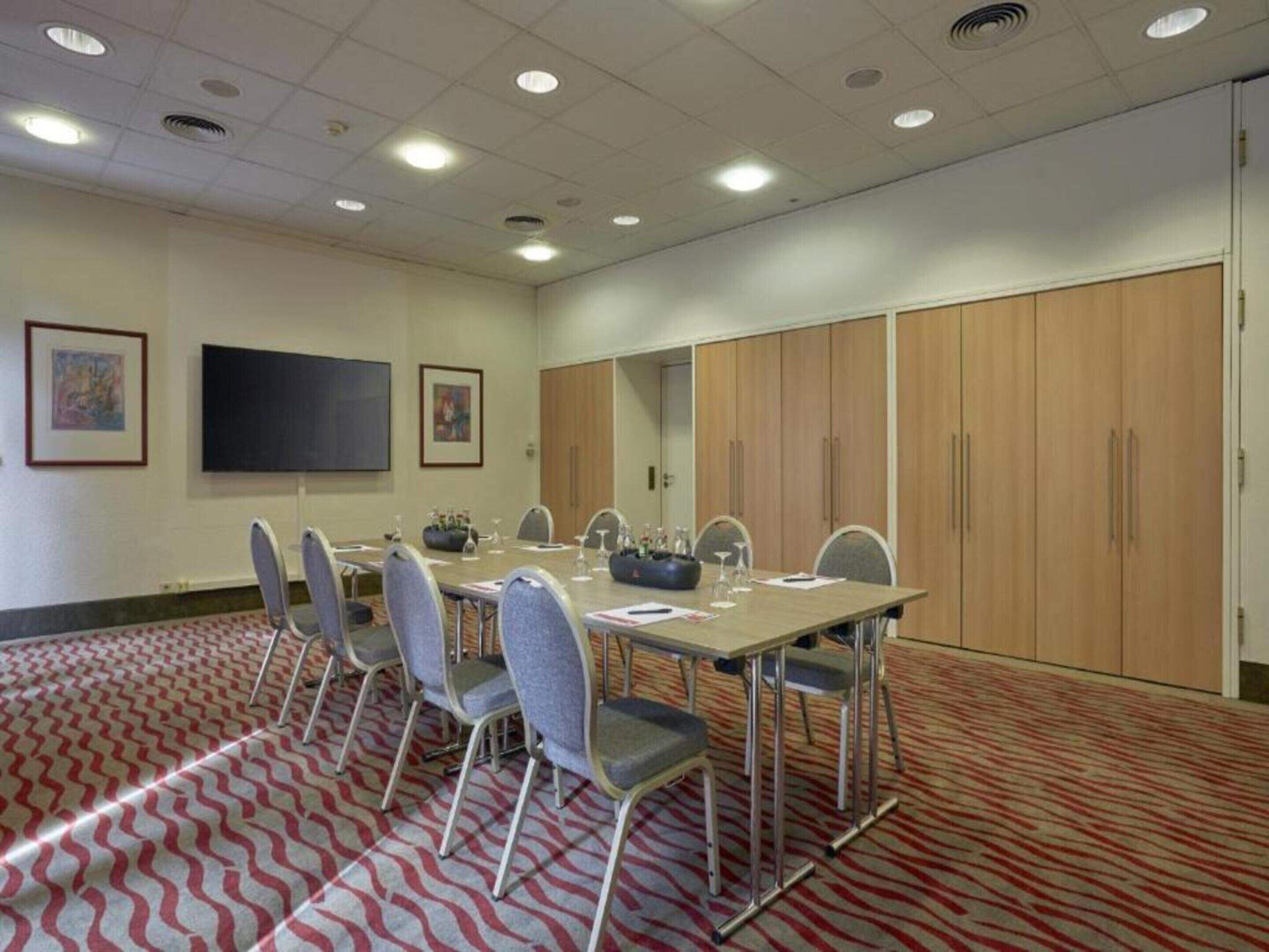 House | Meeting facility
