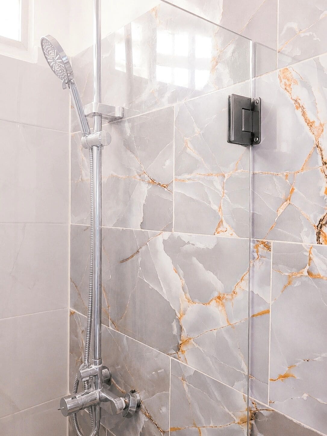 Suite Deluks | Kamar mandi | Shower, handuk, sabun, dan tisu toilet