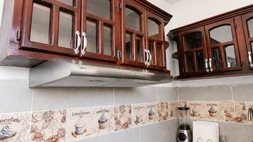 Chambre Standard | Cuisine privée | Plaque de cuisson, blender, batterie de cuisine, vaisselle et ustensiles