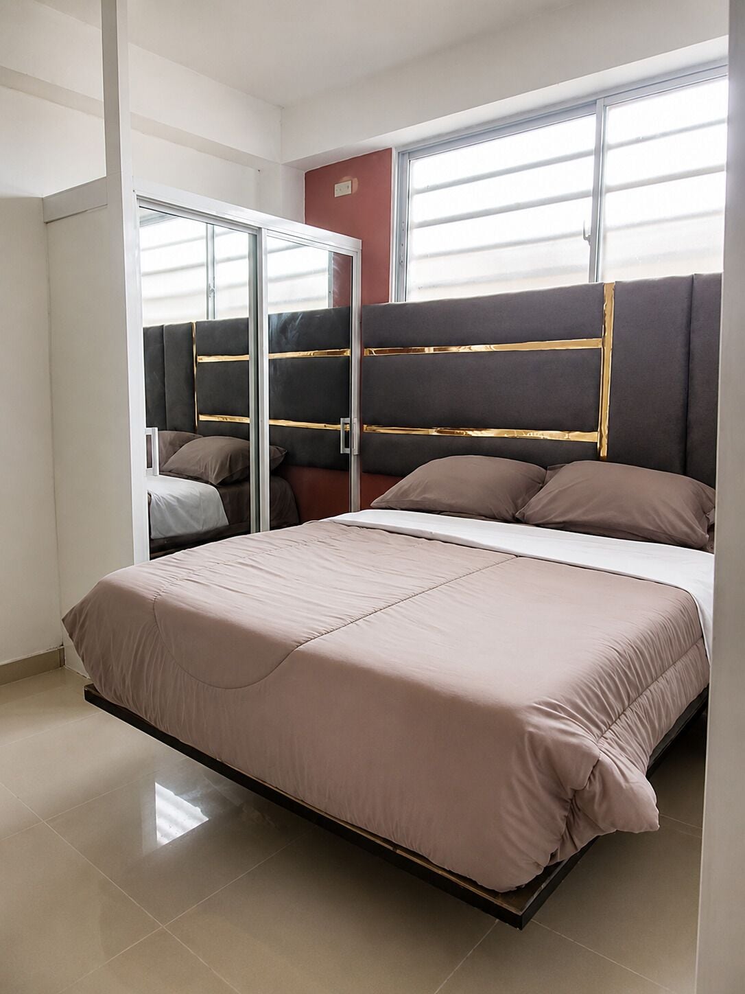 Quarto básico | Camas Select Comfort, Wi-Fi de cortesia, roupa de cama