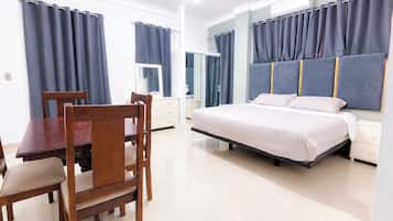 Deluxe Suite | Select Comfort beds, WiFi (free), bed sheets