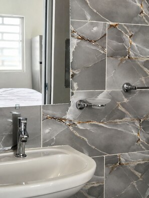 Bathroom - Yireh Hotel Grand Suites (San Juan de la Maguana)