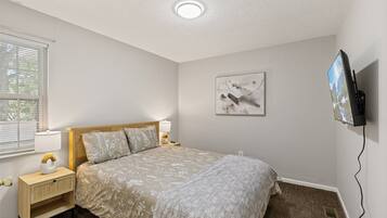 3 bedrooms, iron/ironing board, WiFi, bed sheets