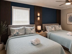 Desk, iron/ironing board, WiFi, bed sheets - Siesta Key Hot Tub Mini Golf 3BR 3BA Sleep 12 (Sarasota)