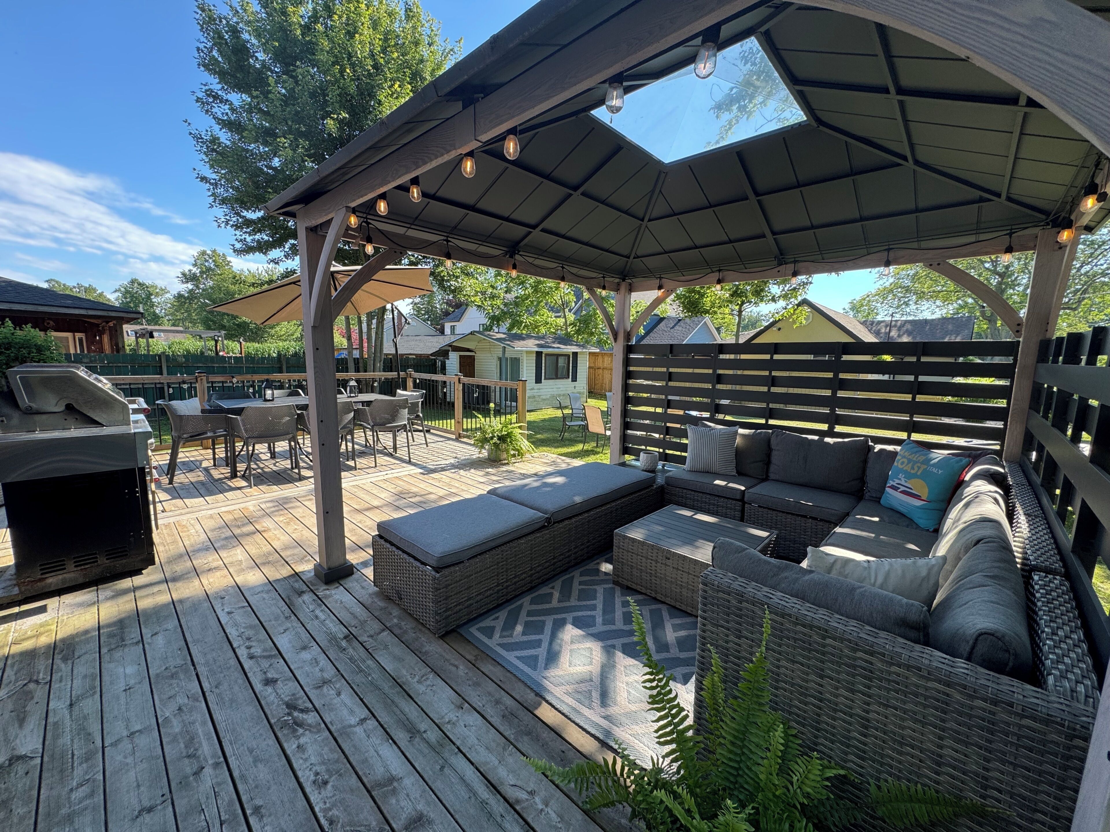 Outdoor dining