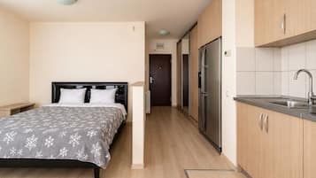 1 bedroom, iron/ironing board, WiFi (free), bed sheets