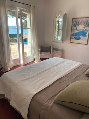 Iron/ironing board, free WiFi, bed sheets, wheelchair access - Vrbo Property (Grimaud)