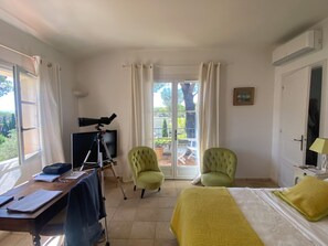 Iron/ironing board, free WiFi, bed sheets, wheelchair access - Vrbo Property (Grimaud)
