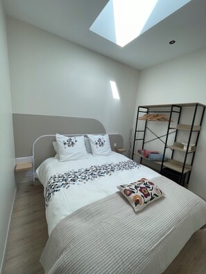 2 chambres, fer et planche à repasser, accès au Wi-Fi (inclus)