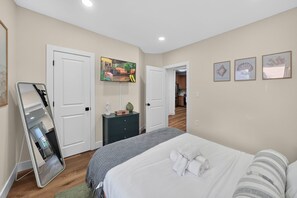 2 bedrooms, desk, iron/ironing board, WiFi