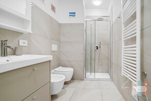 Bathroom - Vrbo Property (Milano)