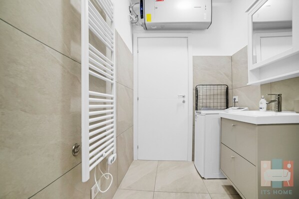 Bathroom - Vrbo Property (Milano)