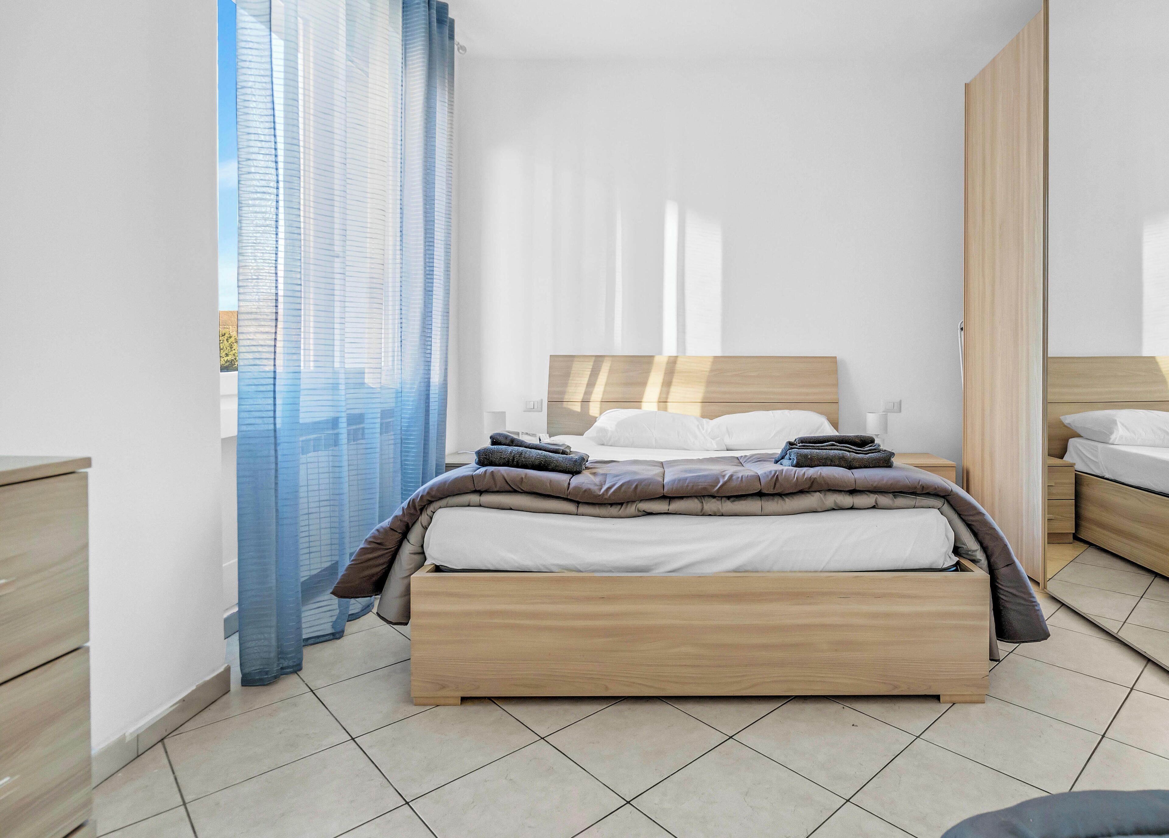 2 bedrooms, iron/ironing board, Internet, bed sheets