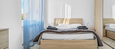 2 bedrooms, iron/ironing board, Internet, bed sheets