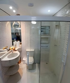 Deluxe-Apartment, Balkon, Strandblick | Badezimmer