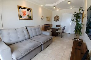 Deluxe-Apartment, Balkon, Strandblick | Wohnbereich